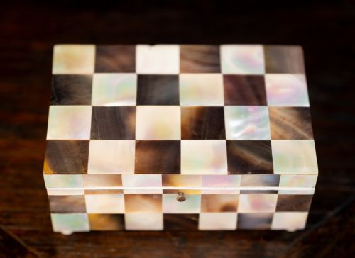 MOTHER OF PEARL ABALONE CHEQUERED TRINKET BOX C1910 - ADDITIONAL PHOTO 2