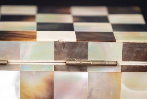 MOTHER OF PEARL ABALONE CHEQUERED TRINKET BOX C1910 - ADDITIONAL PHOTO 10