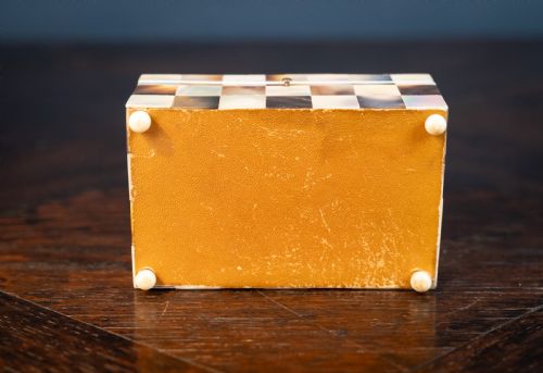 MOTHER OF PEARL ABALONE CHEQUERED TRINKET BOX C1910 - ADDITIONAL PHOTO 11
