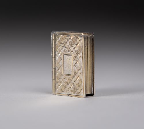 STERLING SILVER GILT BOOK VINAIGRETTE BY TAYLOR AND PERRY BIRMINGHAM 1831 - ADDITIONAL PHOTO 3