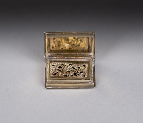 STERLING SILVER GILT BOOK VINAIGRETTE BY TAYLOR AND PERRY BIRMINGHAM 1831 - ADDITIONAL PHOTO 9