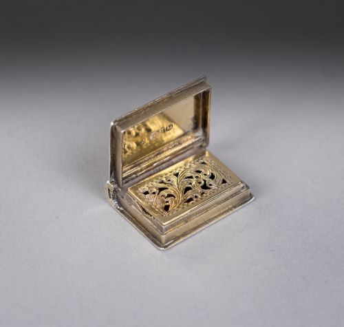 STERLING SILVER GILT BOOK VINAIGRETTE BY TAYLOR AND PERRY BIRMINGHAM 1831 - ADDITIONAL PHOTO 10