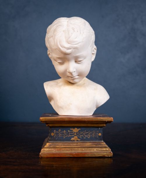 PLASTER BUST OF INFANT ON GILTWOOD PLINTH - ADDITIONAL PHOTO 1