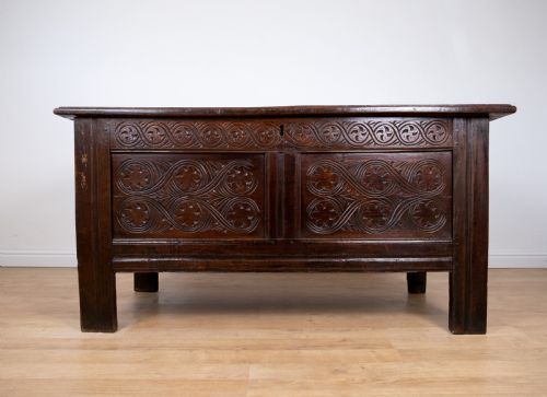 large 17th century oak coffer - CATEGORY: ANTIQUE CHESTS - DATED 17TH CENTURY
