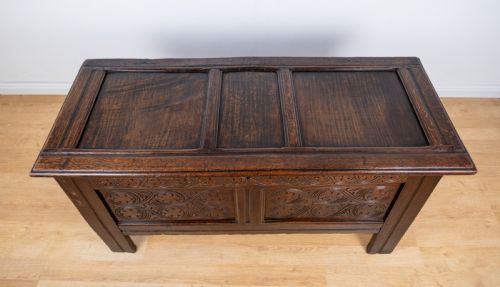 LARGE 17TH CENTURY OAK COFFER - ADDITIONAL PHOTO 10