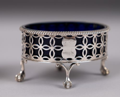 PAIR OF GEORGE III STERLING SILVER SALTS BY EDWARD LOWE LONDON 1770 - ADDITIONAL PHOTO 4