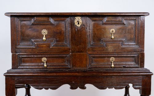 17TH CENTURY OAK BIBLE BOX ON LATER STAND - ADDITIONAL PHOTO 3