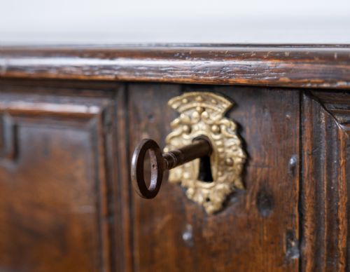 17TH CENTURY OAK BIBLE BOX ON LATER STAND - ADDITIONAL PHOTO 7