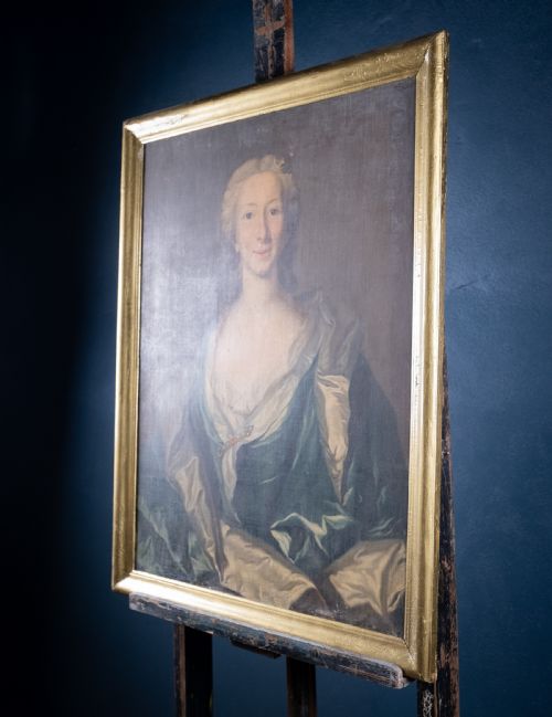 LARGE 18TH CENTURY PORTRAIT OF A YOUNG LADY IN A SILK DRESS OIL ON CANVAS - ADDITIONAL PHOTO 8