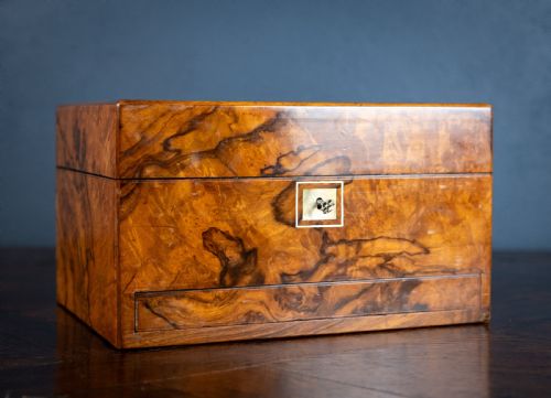 VICTORIAN BURR WALNUT VANITY DRESSING BOX - ADDITIONAL PHOTO 3