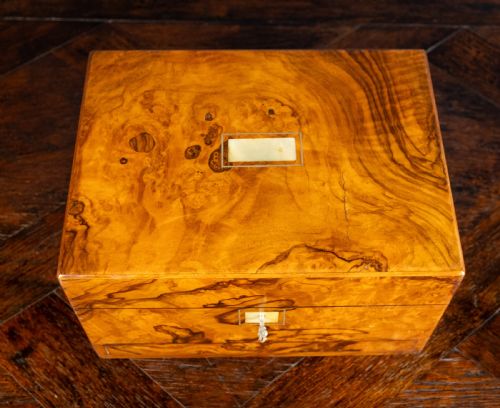 VICTORIAN BURR WALNUT VANITY DRESSING BOX - ADDITIONAL PHOTO 18