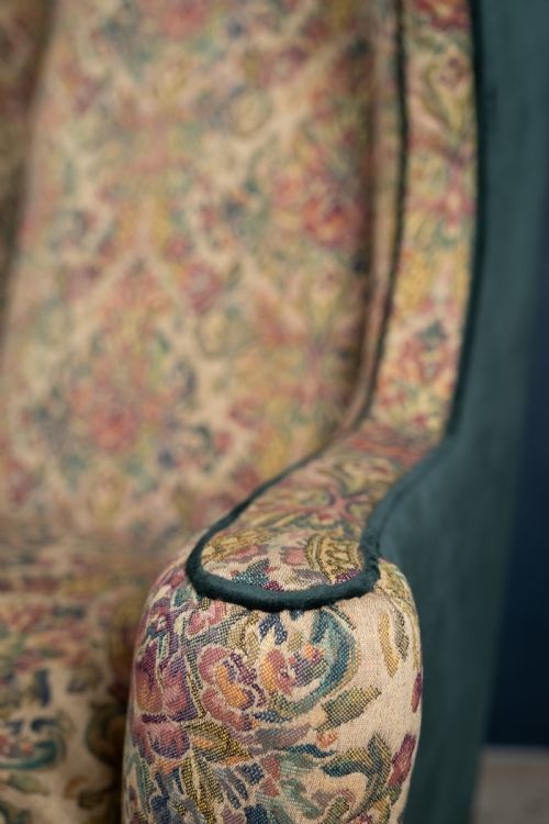 GEORGE II CARVED WALNUT WINGBACK ARMCHAIR C1750 - ADDITIONAL PHOTO 7