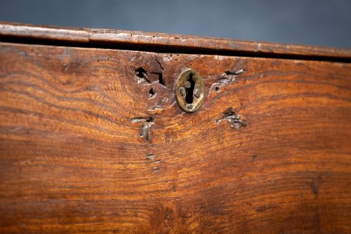 LATE 18TH CENTURY ELM COFFER - ADDITIONAL PHOTO 4