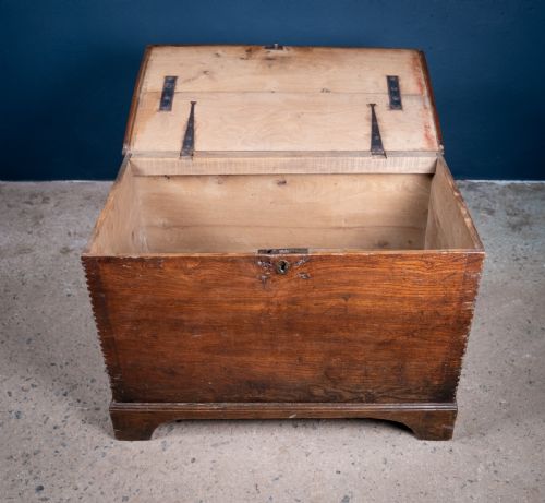 LATE 18TH CENTURY ELM COFFER - ADDITIONAL PHOTO 6