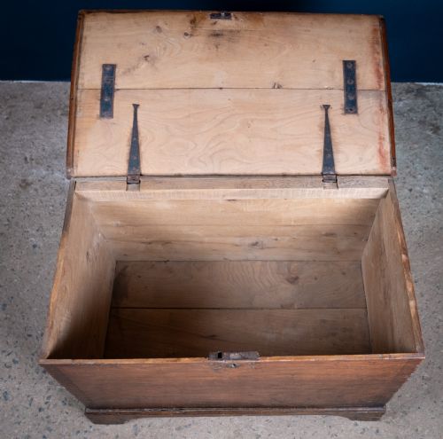 LATE 18TH CENTURY ELM COFFER - ADDITIONAL PHOTO 7
