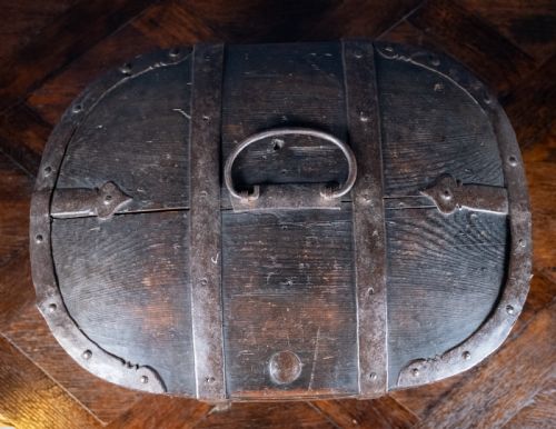 18TH CENTURY SWEDISH BENTWOOD IRON BOUND TRAVEL BOX - ADDITIONAL PHOTO 4
