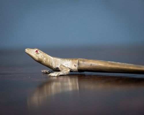 NOVELTY BRASS HORN LIZARD LETTER OPENER C1900 - ADDITIONAL PHOTO 2