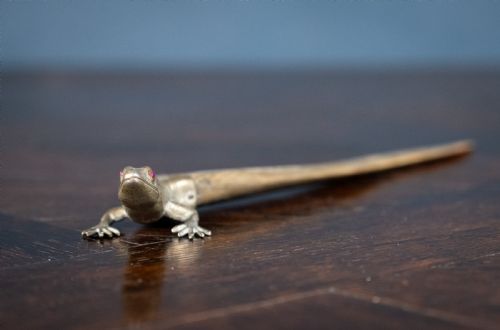NOVELTY BRASS HORN LIZARD LETTER OPENER C1900 - ADDITIONAL PHOTO 3