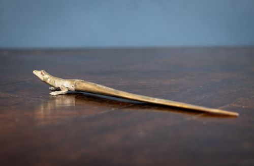 NOVELTY BRASS HORN LIZARD LETTER OPENER C1900 - ADDITIONAL PHOTO 4