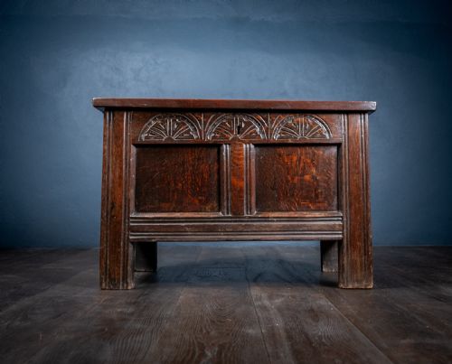 small 17th century oak coffer - CATEGORY: ANTIQUE CHESTS - DATED 17TH CENTURY