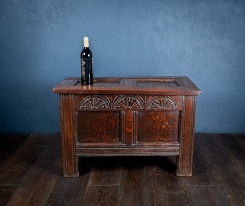SMALL 17TH CENTURY OAK COFFER - ADDITIONAL PHOTO 1