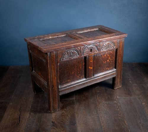 SMALL 17TH CENTURY OAK COFFER - ADDITIONAL PHOTO 2
