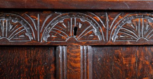 SMALL 17TH CENTURY OAK COFFER - ADDITIONAL PHOTO 3