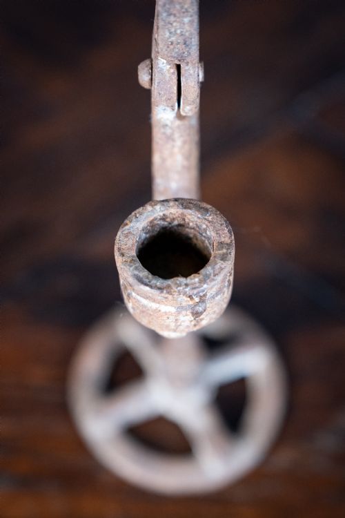 19TH CENTURY WROUGHT IRON RUSH LIGHT HOLDER - ADDITIONAL PHOTO 4