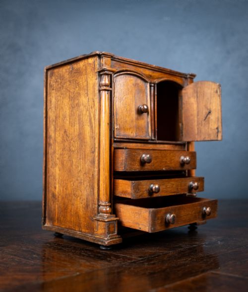 19TH CENTURY MINIATURE CUPBOARD APPRENTICE PIECE - ADDITIONAL PHOTO 8