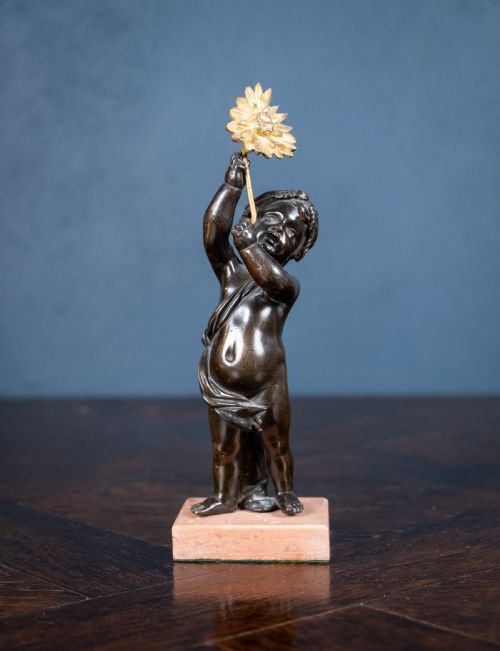 19TH CENTURY BRONZE PUTTO HOLDING A FLOWER - ADDITIONAL PHOTO 2