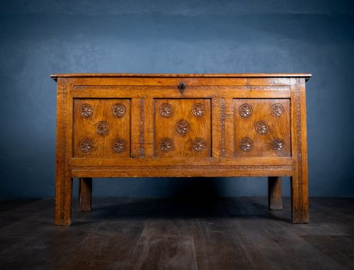 18th century oak coffer with carved rosettes - CATEGORY: ANTIQUE CHESTS - DATED 18TH CENTURY