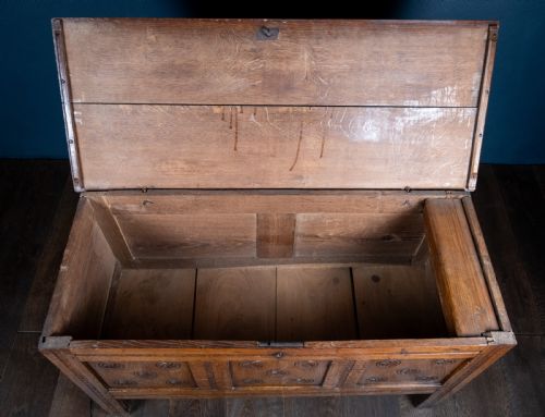 18TH CENTURY OAK COFFER WITH CARVED ROSETTES - ADDITIONAL PHOTO 6