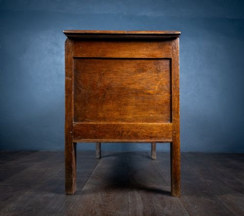 18TH CENTURY OAK COFFER WITH CARVED ROSETTES - ADDITIONAL PHOTO 10