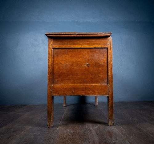 18TH CENTURY OAK COFFER WITH CARVED ROSETTES - ADDITIONAL PHOTO 12