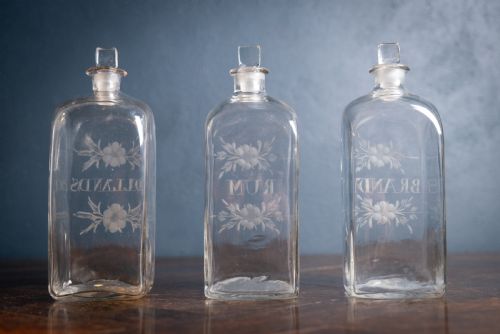 THREE GEORGIAN HAND BLOWN ETCHED GLASS DECANTERS C1790 - ADDITIONAL PHOTO 8