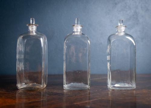 THREE GEORGIAN HAND BLOWN ETCHED GLASS DECANTERS C1790 - ADDITIONAL PHOTO 9