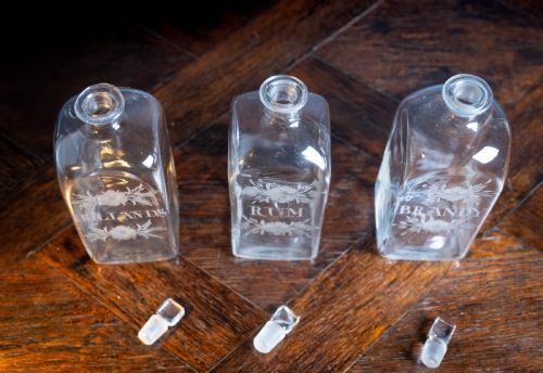 THREE GEORGIAN HAND BLOWN ETCHED GLASS DECANTERS C1790 - ADDITIONAL PHOTO 10