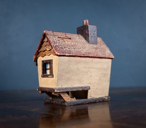 FOLK ART PAINTED WOODEN COTTAGE MONEY BOX - ADDITIONAL PHOTO 4