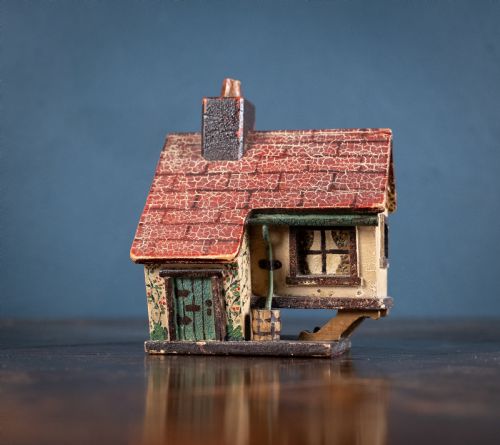 FOLK ART PAINTED WOODEN COTTAGE MONEY BOX - ADDITIONAL PHOTO 12