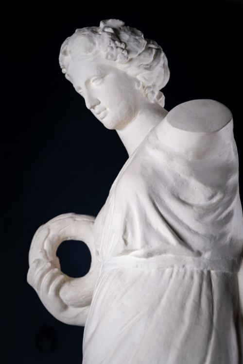 LARGE PLASTER COMPOSITION OF A CLASSICAL MAIDEN WITH PLINTH C1900 - ADDITIONAL PHOTO 8