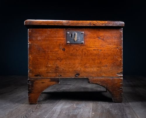 SMALL VERNACULAR ELM AND PINE COFFER C1800 - ADDITIONAL PHOTO 2