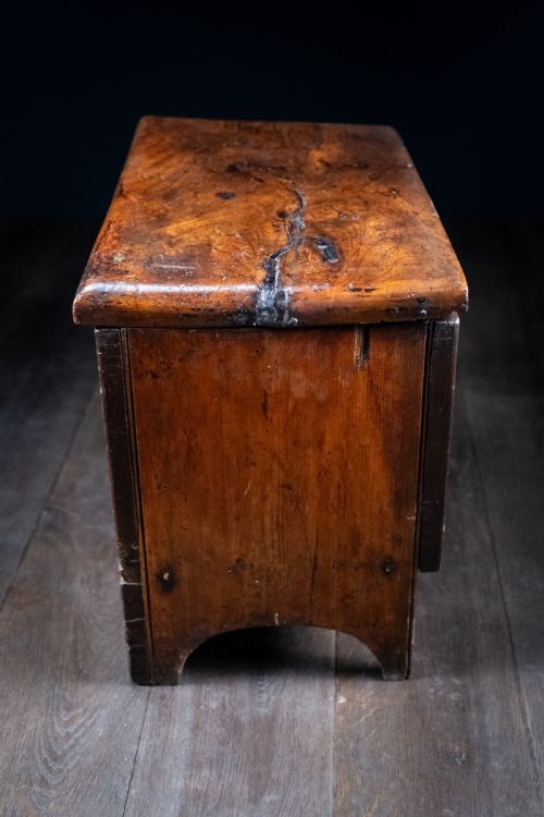 SMALL VERNACULAR ELM AND PINE COFFER C1800 - ADDITIONAL PHOTO 10