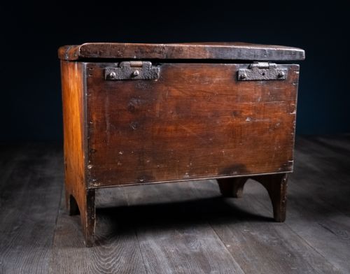 SMALL VERNACULAR ELM AND PINE COFFER C1800 - ADDITIONAL PHOTO 11