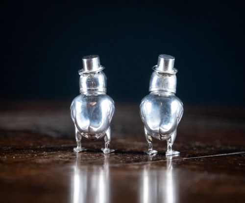 PAIR OF NOVELTY SILVER CHICK PEPPERETTES C1920 - ADDITIONAL PHOTO 2
