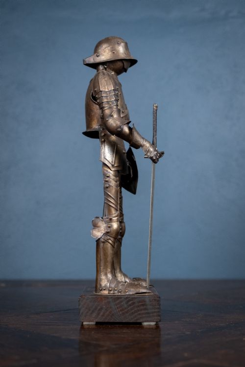 MINIATURE SUIT OF ARMOUR C1920 - ADDITIONAL PHOTO 4