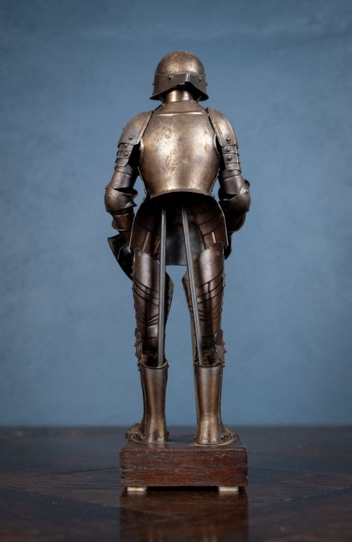 MINIATURE SUIT OF ARMOUR C1920 - ADDITIONAL PHOTO 5