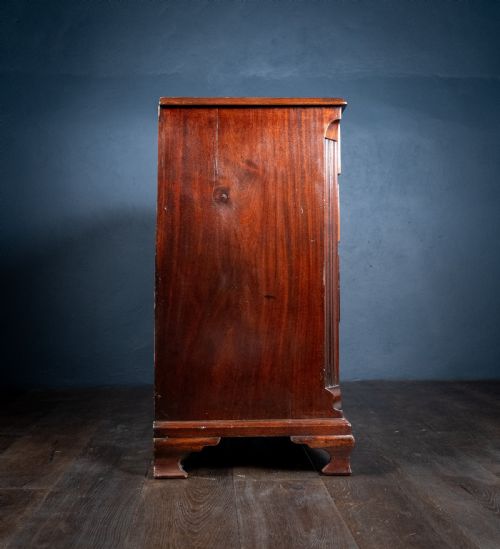 SMALL GEORGE III MAHOGANY CHEST OF DRAWERS - ADDITIONAL PHOTO 8