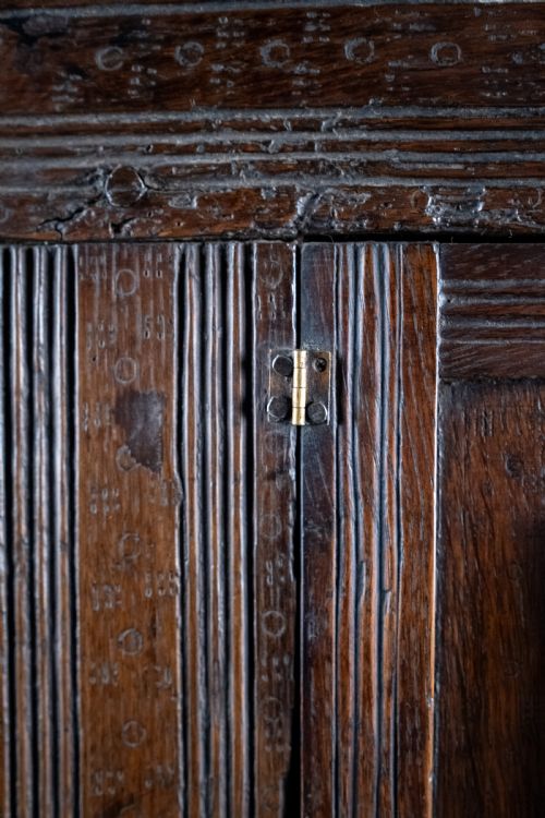 LARGE 18TH CENTURY OAK WALL CUPBOARD - ADDITIONAL PHOTO 9
