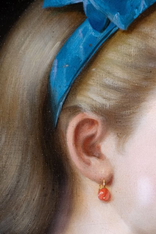 19TH CENTURY OVAL PORTRAIT OF A GIRL IN BLUE OIL ON CANVAS - ADDITIONAL PHOTO 2