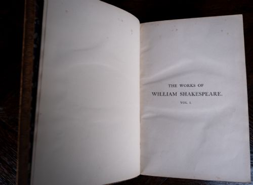 1881 THE WORKS OF WILLIAM SHAKESPEARE IN FOUR VOLUMES BOOK SET - ADDITIONAL PHOTO 11